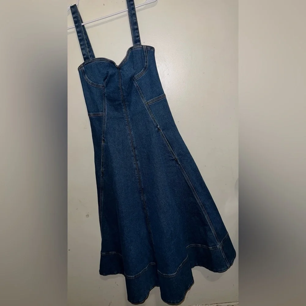 OSCAR DELA RENTA Sweetheart Neck Denim Dress in Medium Wash made in ITALY - Picture 11 of 17